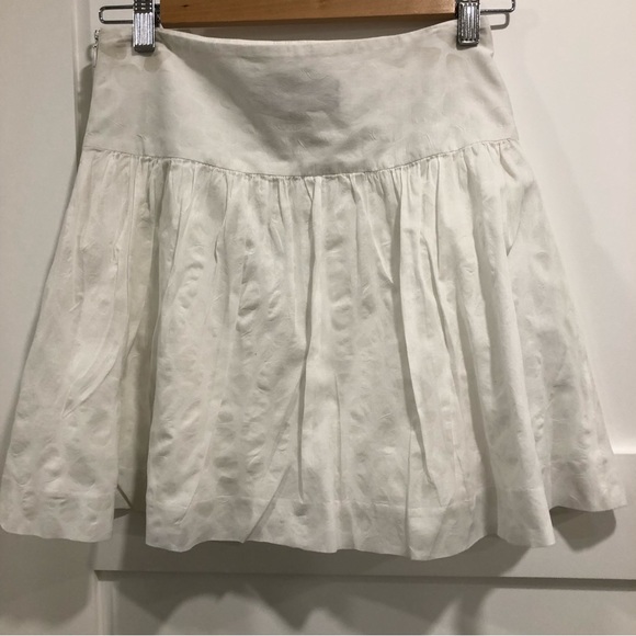 Club Monaco White mini skirt. Size 0. - Picture 4 of 6